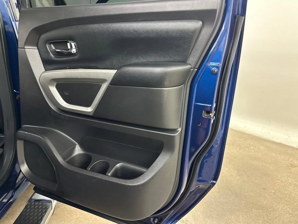 Used 2017 Nissan Titan SV RWD image 28