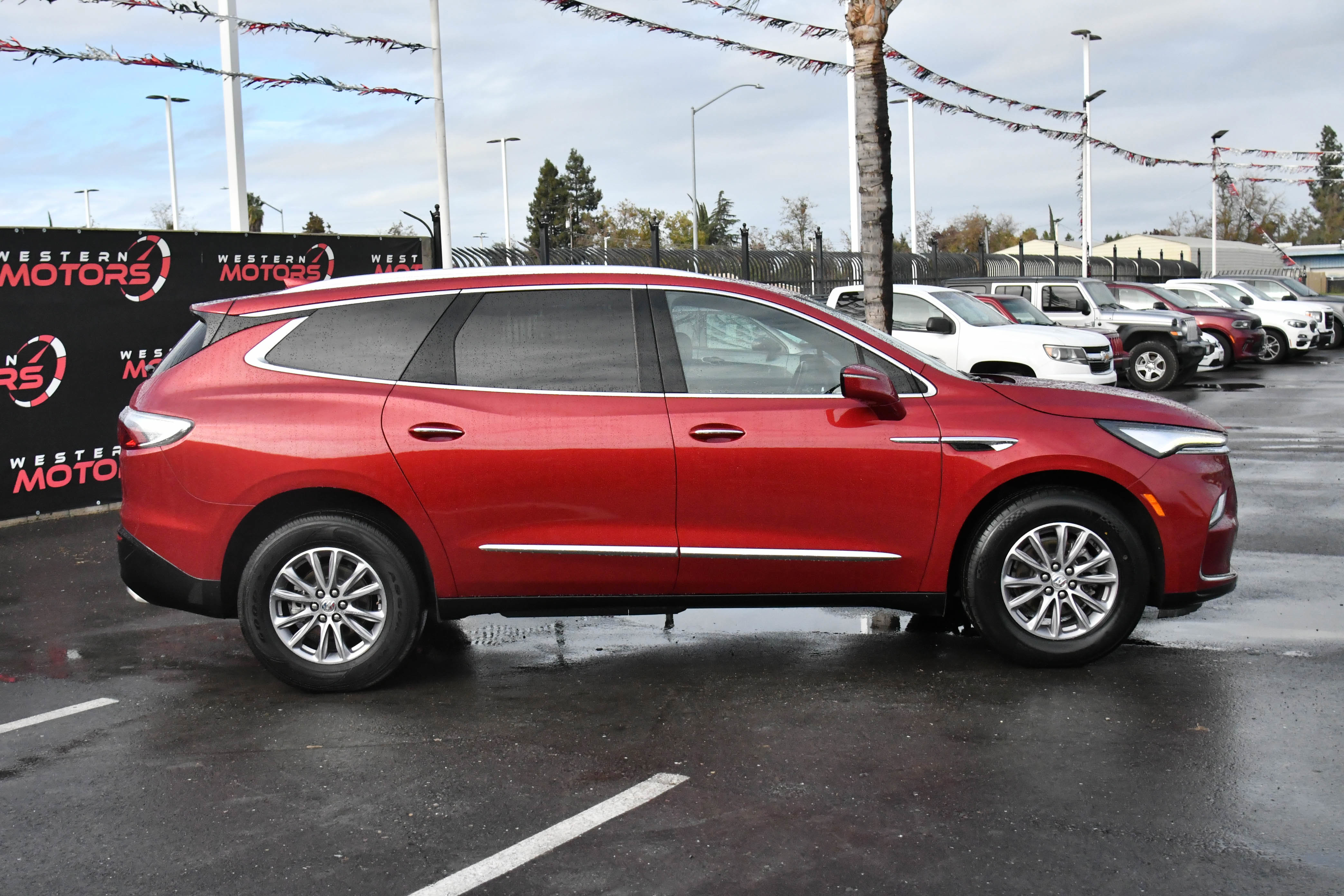 Used 2024 Buick Enclave Premium image 9