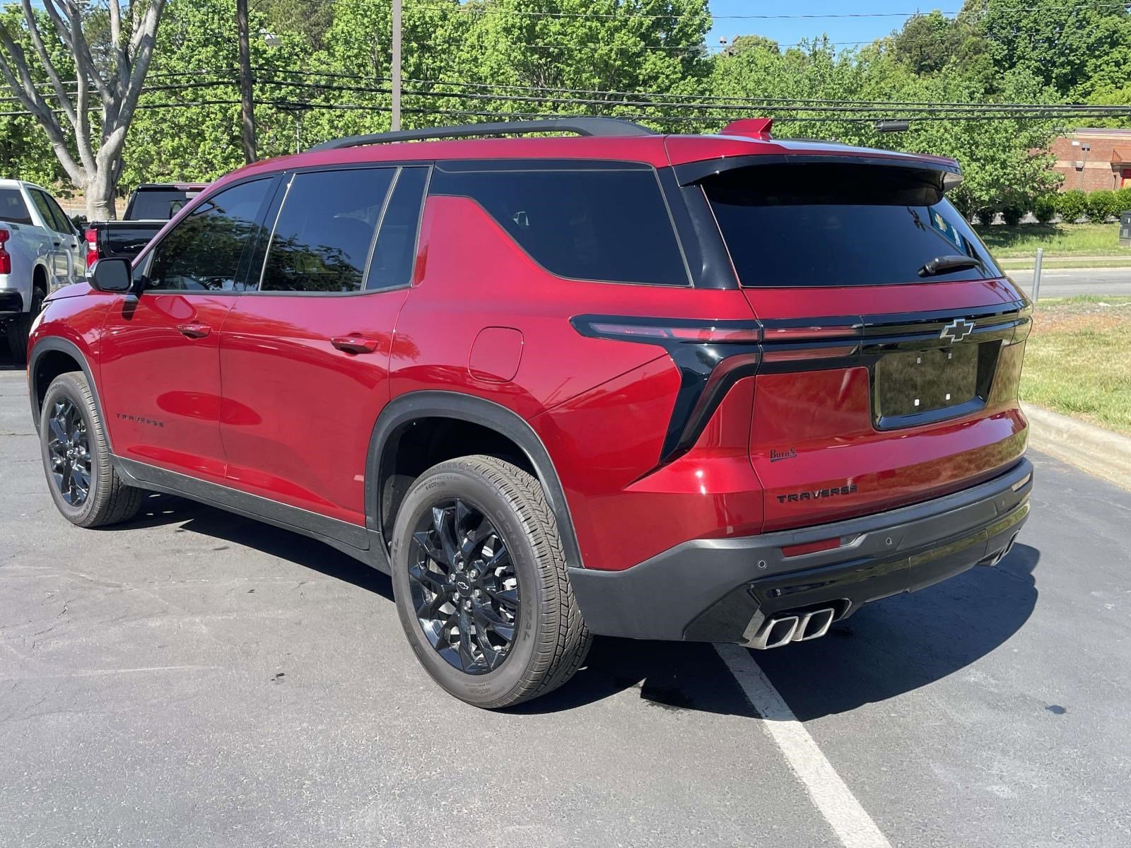 Used 2025 Chevrolet Traverse LT w/ Midnight/Sport Edition FWD image 7