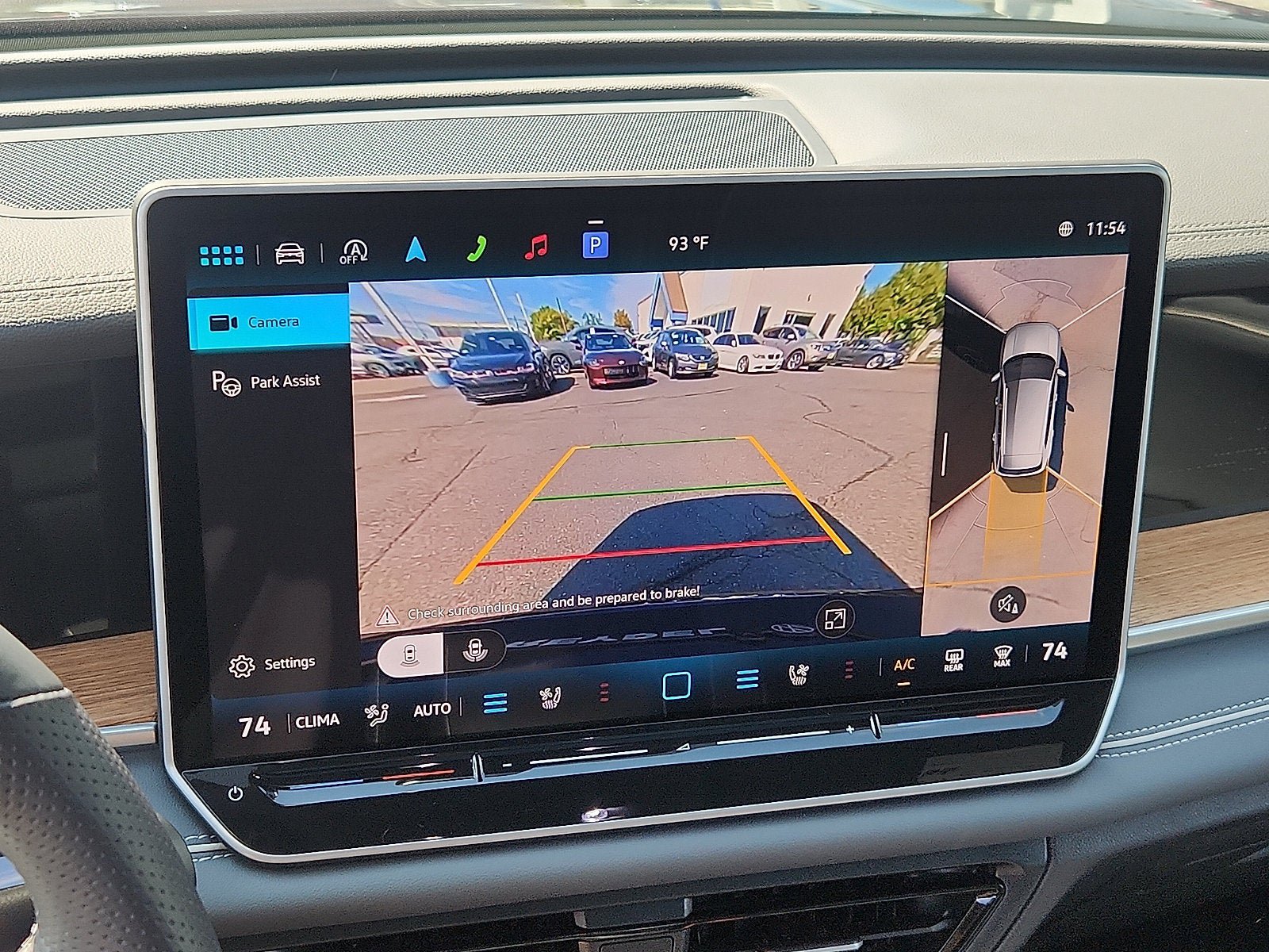 Certified 2025 Volkswagen Tiguan SEL R-Line AWD/4WD image 16