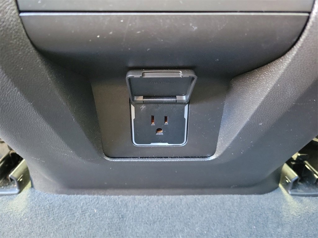 Used 2021 GMC Yukon SLT w/ SLT Premium Package image 22