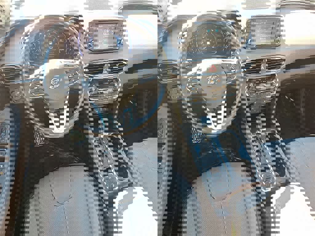 Used 2019 Hyundai Santa Fe Limited image 11