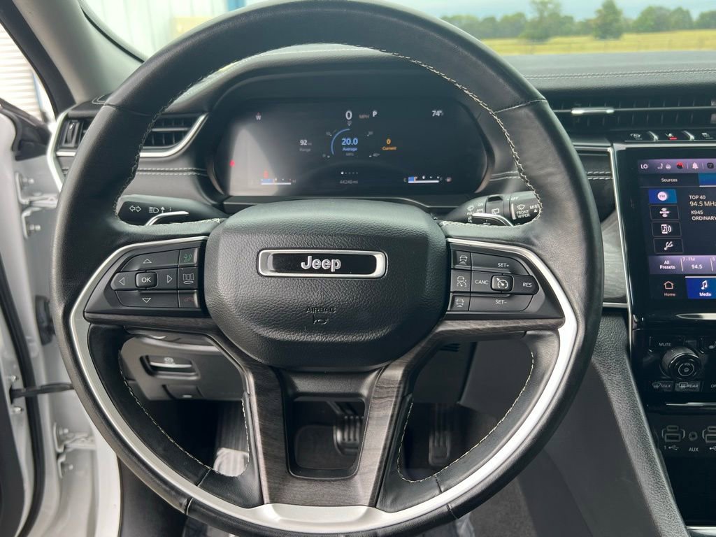 Used 2022 Jeep Grand Cherokee Limited image 22