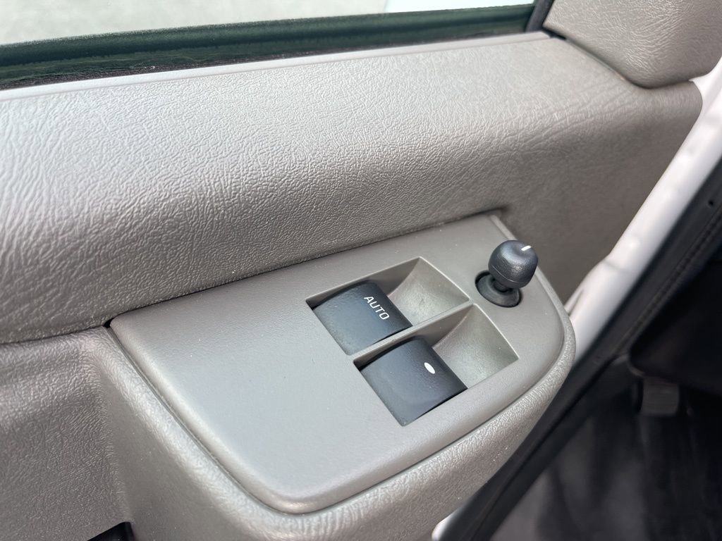 Used 2023 Chevrolet Express 2500 w/ Driver Convenience Package image 10