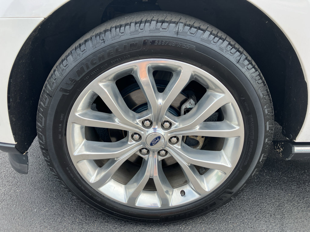 Used 2019 Ford Expedition Limited w/ Equipment Group 302A AWD/4WD image 11