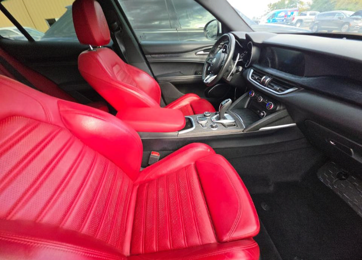 Used 2022 Alfa Romeo Stelvio Sprint RWD image 6