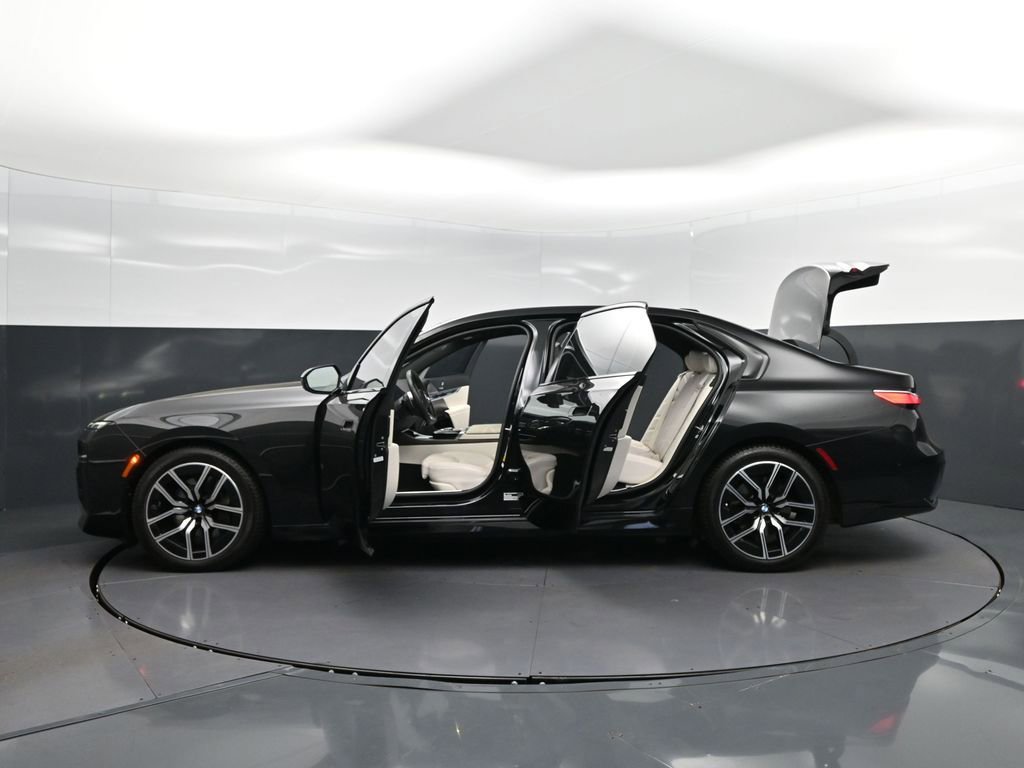 Used 2023 BMW 740i image 47