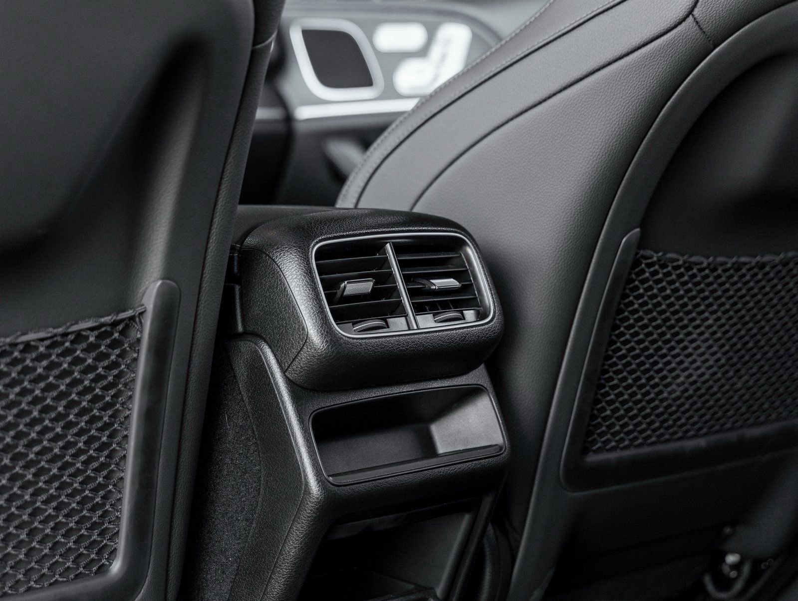 Used 2024 Mercedes-Benz GLE 450 4MATIC w/ AMG Line Exterior image 35