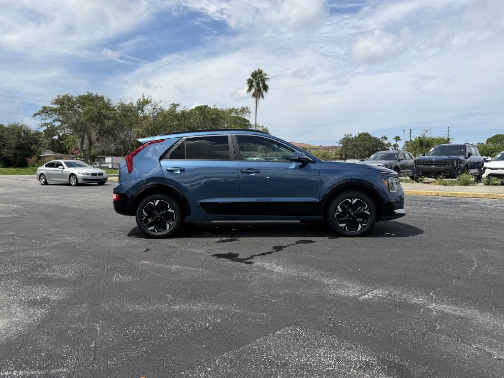 New 2026 Kia Niro Wind FWD image 3