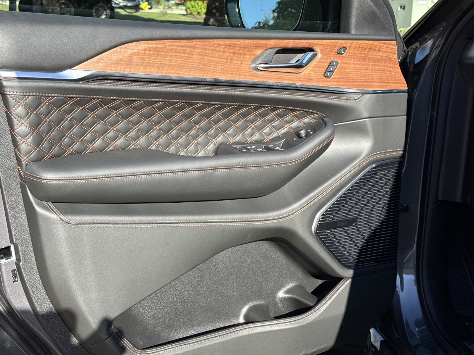 New 2025 Jeep Grand Cherokee Summit image 18