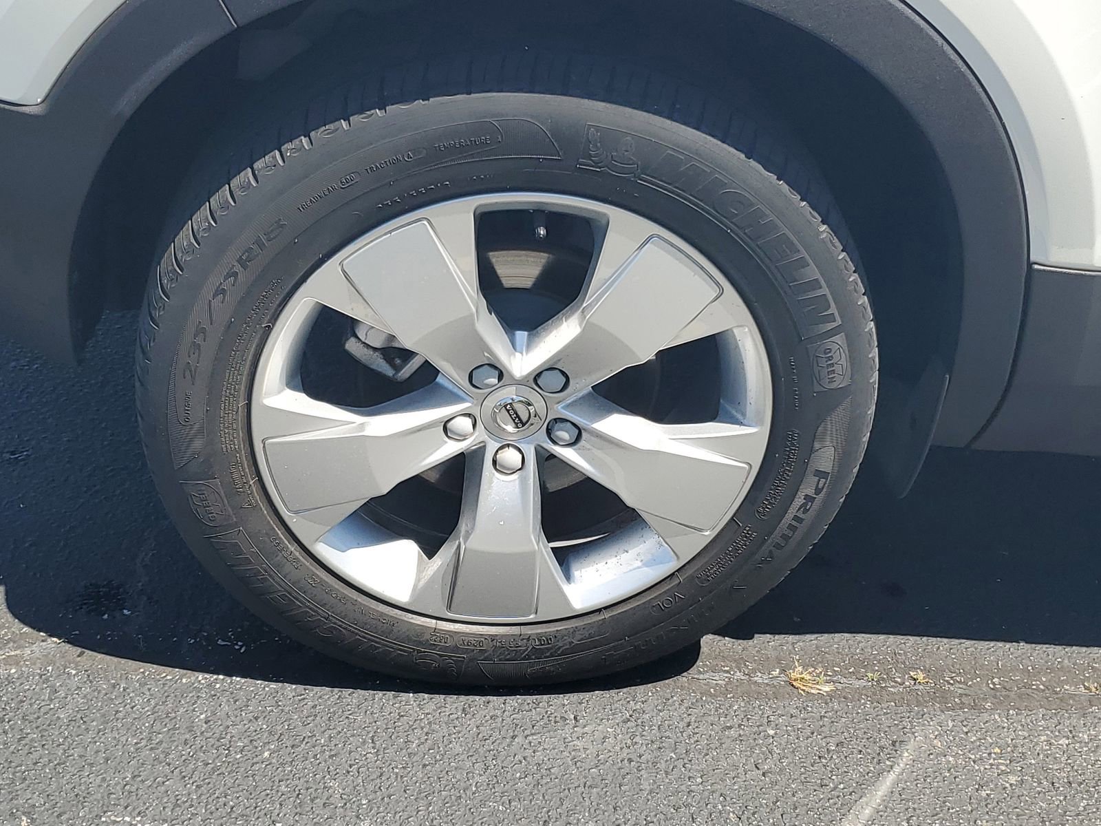 Used 2022 Volvo XC40 T5 Momentum image 32