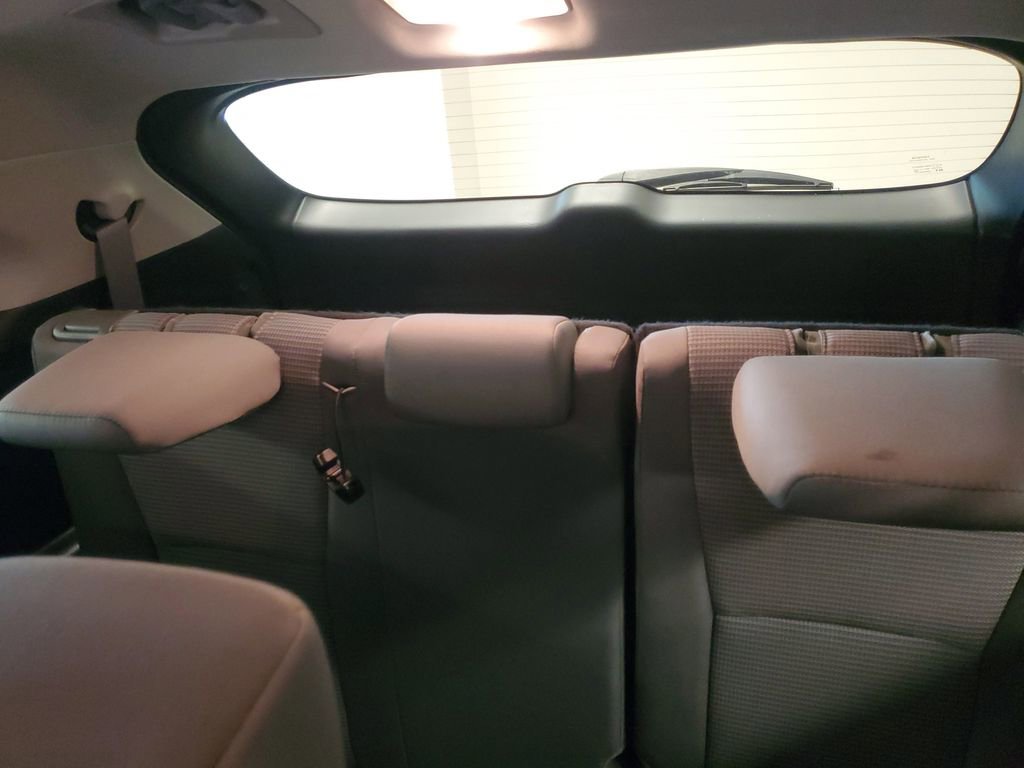 Used 2024 Toyota Highlander LE FWD image 14