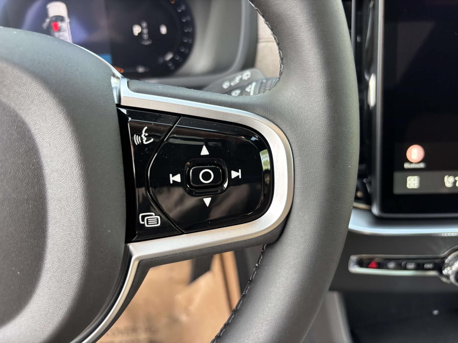 New 2026 Volvo XC90 B6 Plus w/ Protection Package Premier AWD/4WD image 19