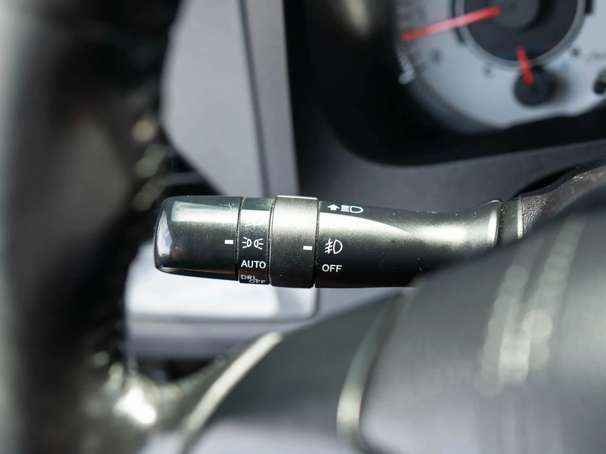 Used 2018 Toyota Sienna SE image 39