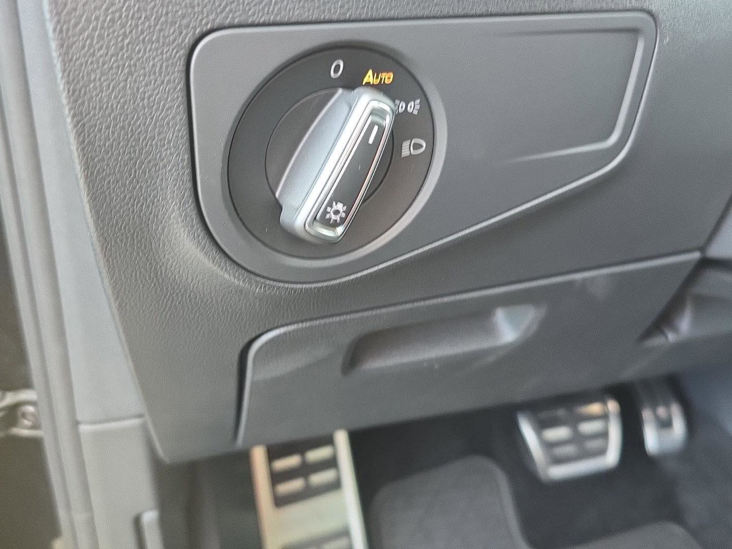 Used 2023 Volkswagen Tiguan SE R-Line image 18