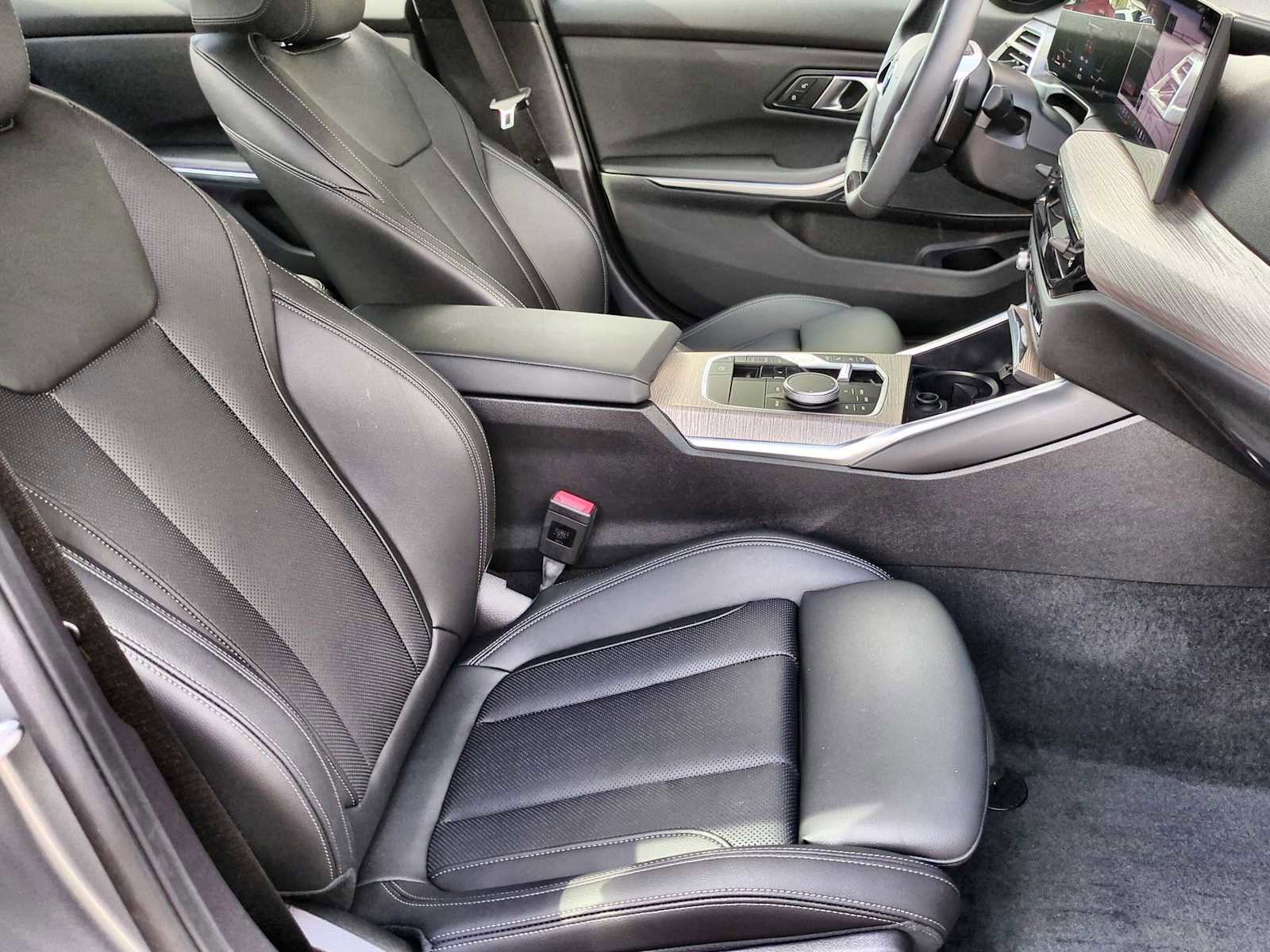 New 2025 BMW 330i xDrive Sedan w/ Premium Package image 23