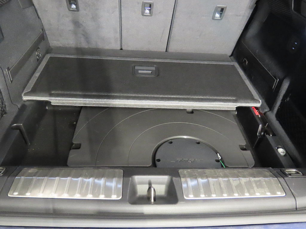Certified 2024 Porsche Macan 4 Electric AWD/4WD image 47