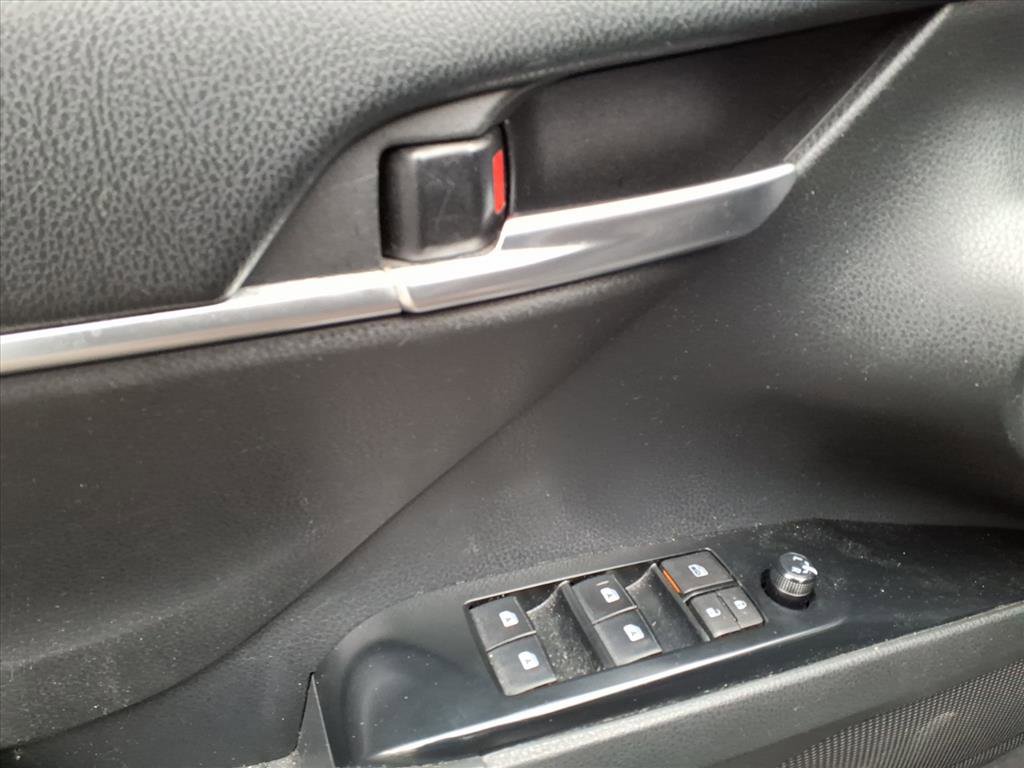 Used 2018 Toyota Camry SE FWD image 11
