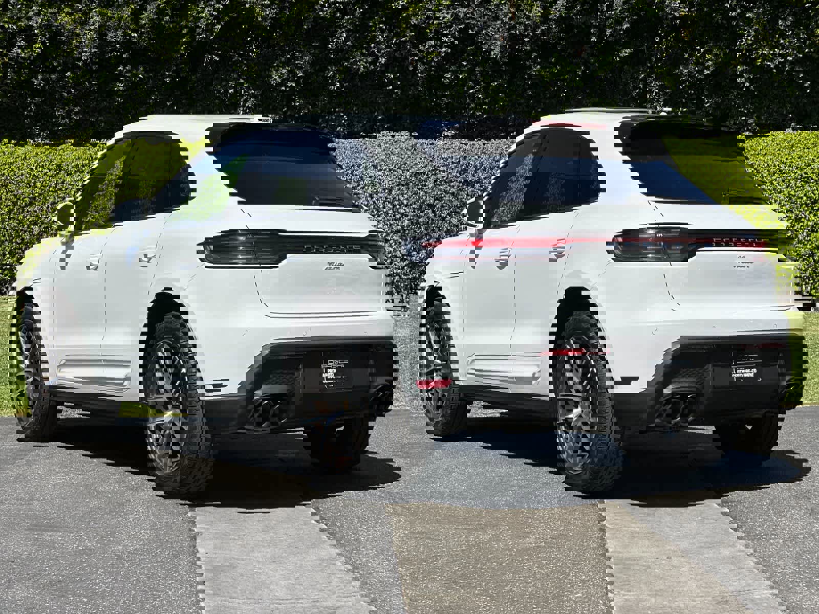 Used 2025 Porsche Macan image 3