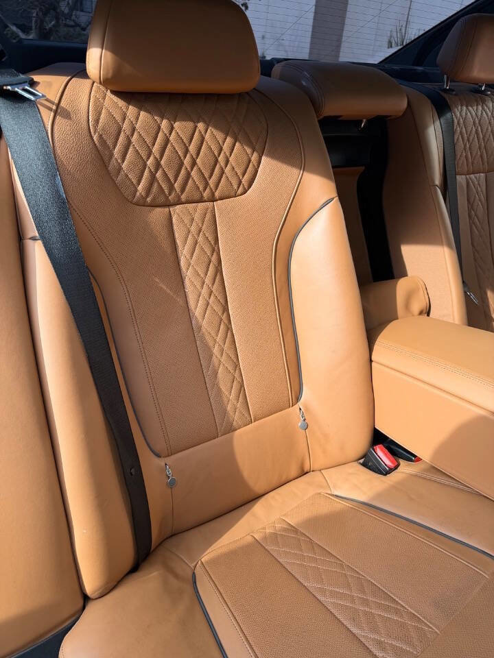 Used 2018 BMW 750i image 30