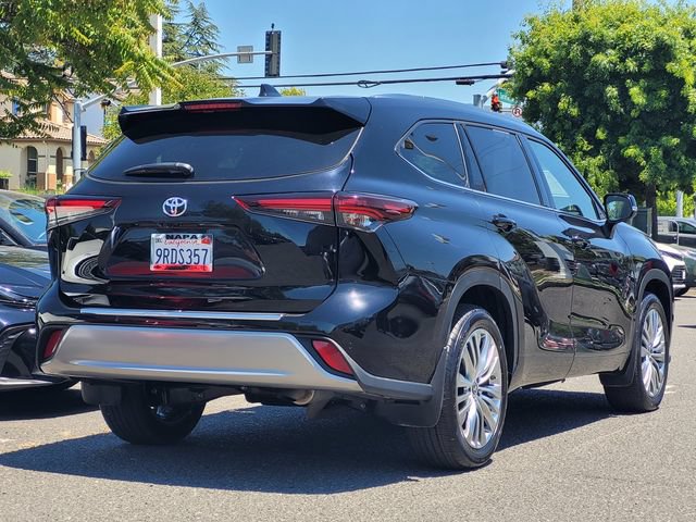 Certified 2024 Toyota Highlander Platinum AWD/4WD image 6