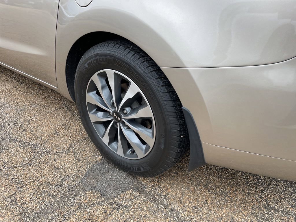 Used 2015 Kia Sedona SX image 5