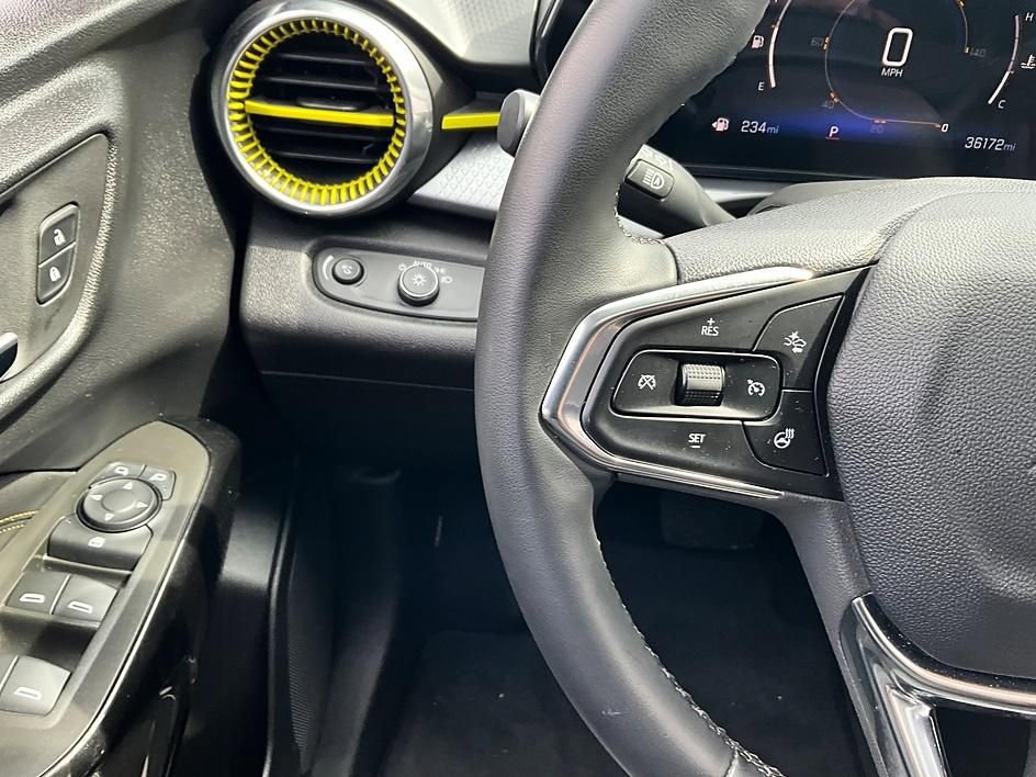 Used 2024 Chevrolet Trax LT w/ Sunroof Package image 30