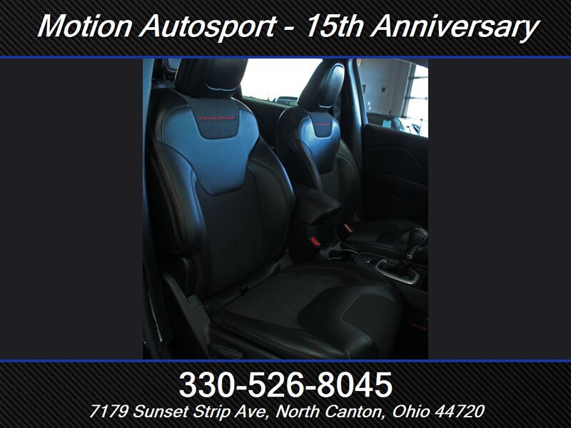 Used 2016 Jeep Cherokee Trailhawk AWD/4WD image 27