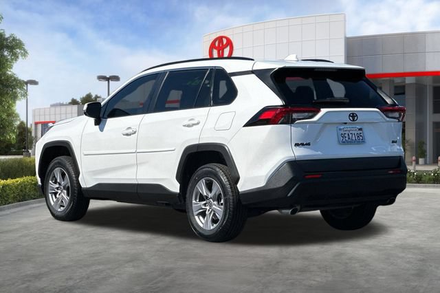 Used 2022 Toyota RAV4 XLE FWD image 6