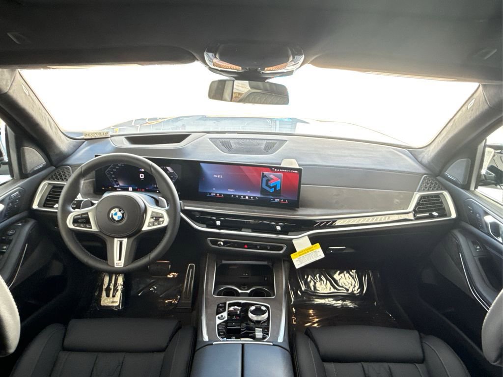New 2026 BMW X7 M60i w/ Executive Package image 28