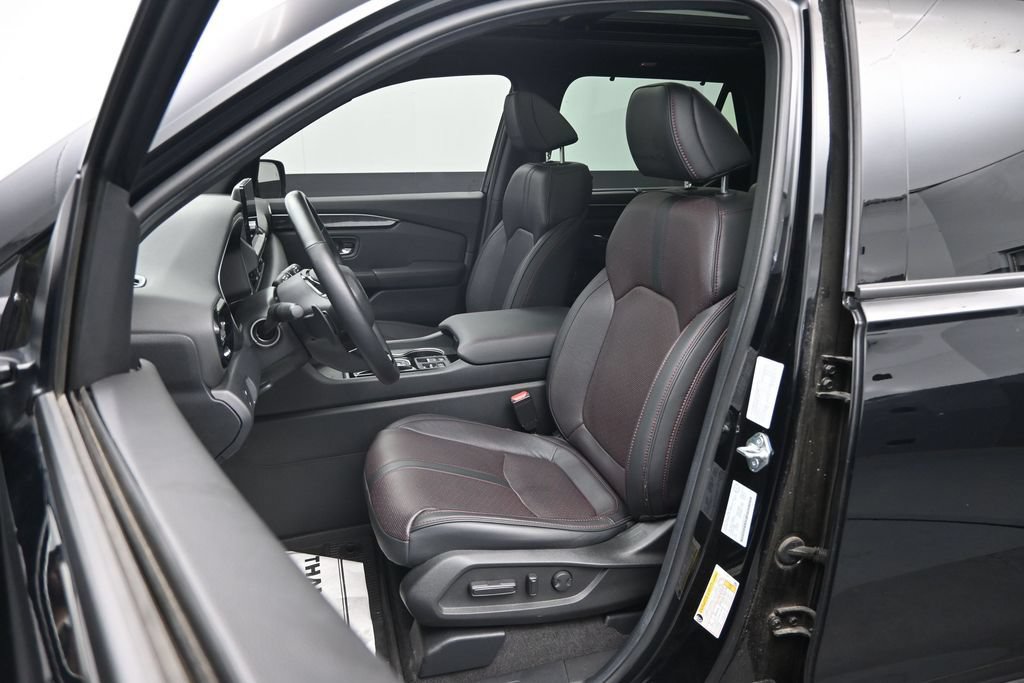 Used 2025 Honda Pilot Black Edition image 23