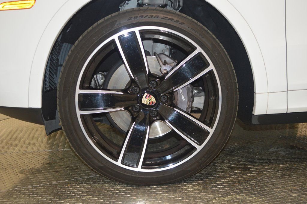 Certified 2023 Porsche Cayenne Platinum Edition image 13