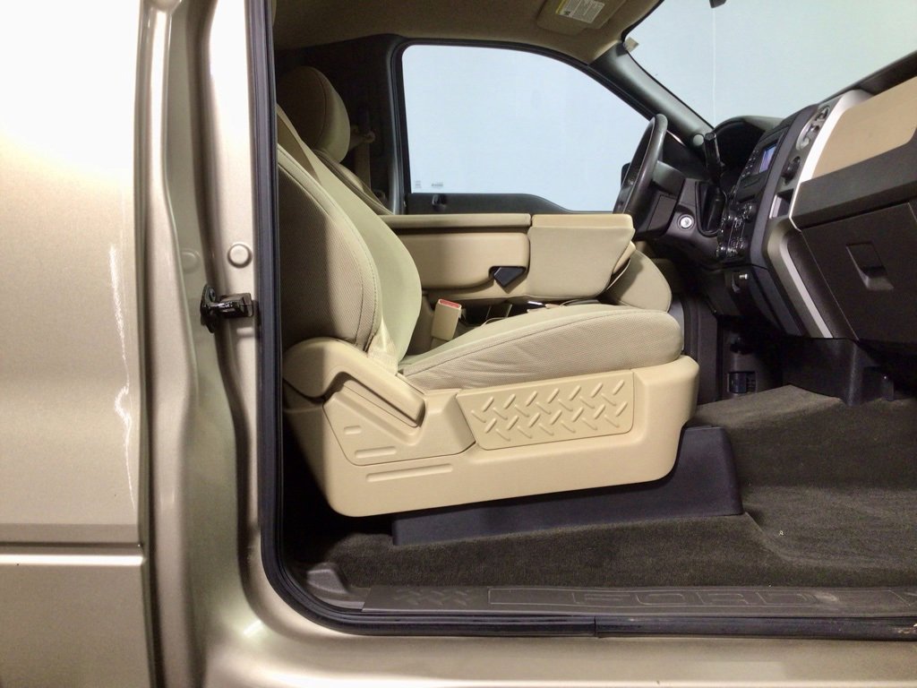 Used 2013 Ford F150 XLT w/ Mid Equipment Group image 24