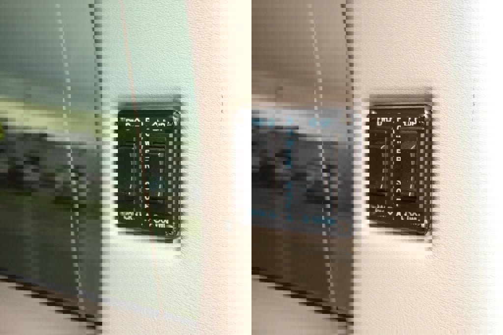 Used 2018 GMC Savana 2500 Extended w/ Enhanced Convenience Package image 24