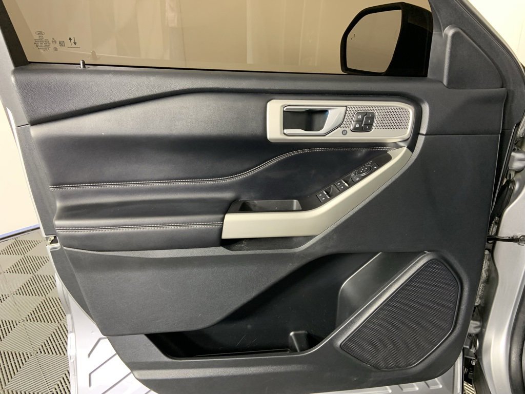 Used 2021 Ford Explorer Limited w/ Equipment Group 301A image 25