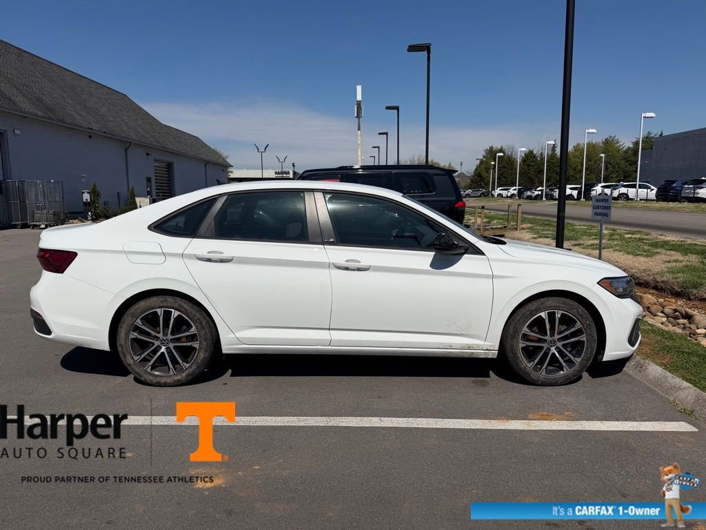 Used 2023 Volkswagen Jetta Sport image 6