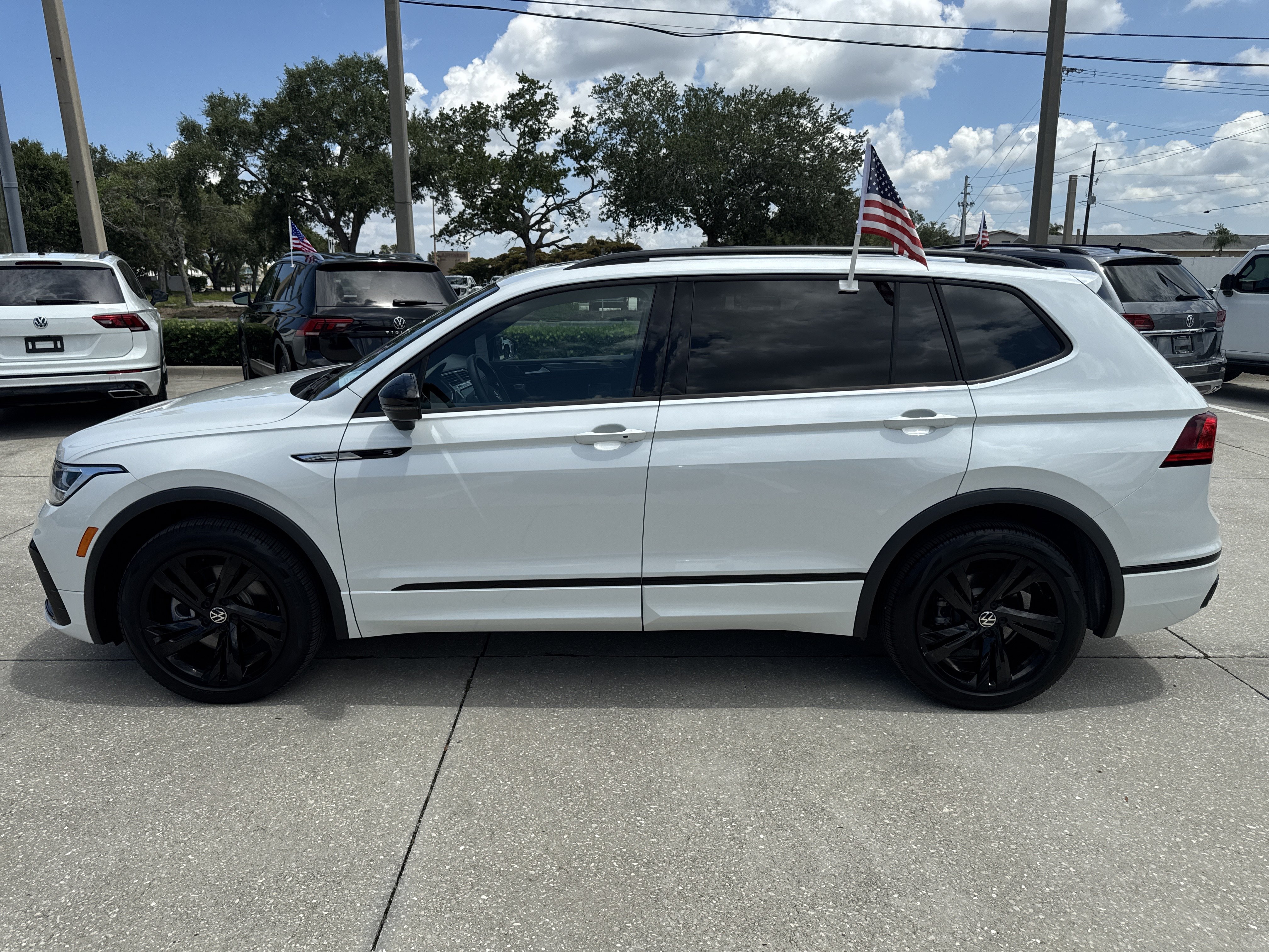Certified 2023 Volkswagen Tiguan SE R-Line FWD image 7