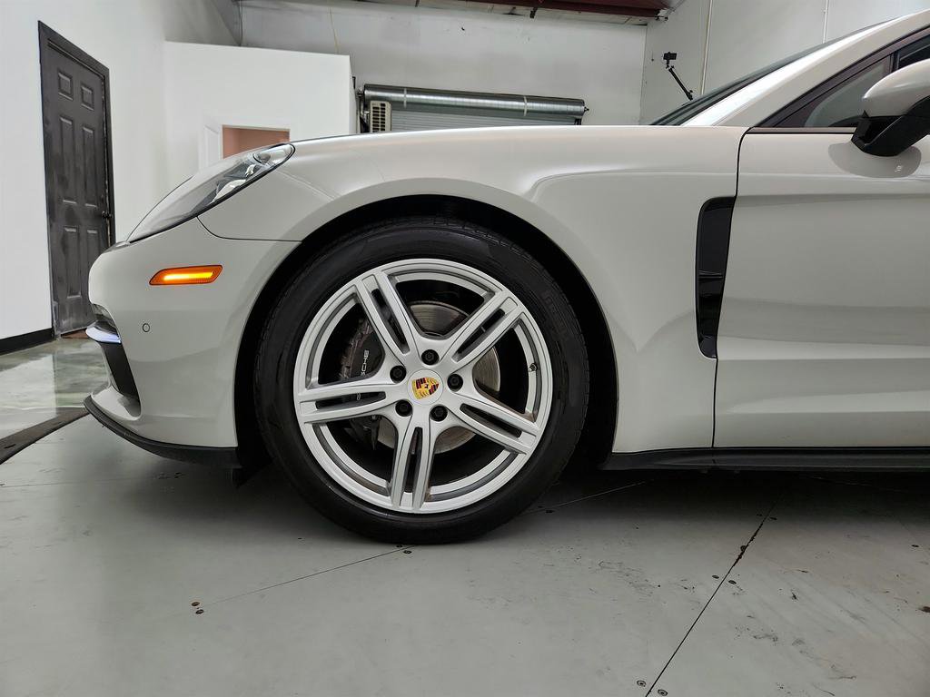 Used 2020 Porsche Panamera 4 image 33