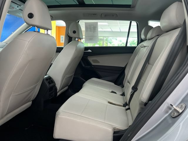 Used 2020 Volkswagen Tiguan SEL AWD/4WD image 16