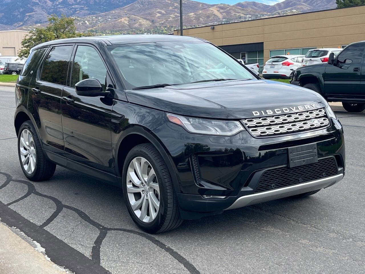 Used 2023 Land Rover Discovery Sport SE image 6