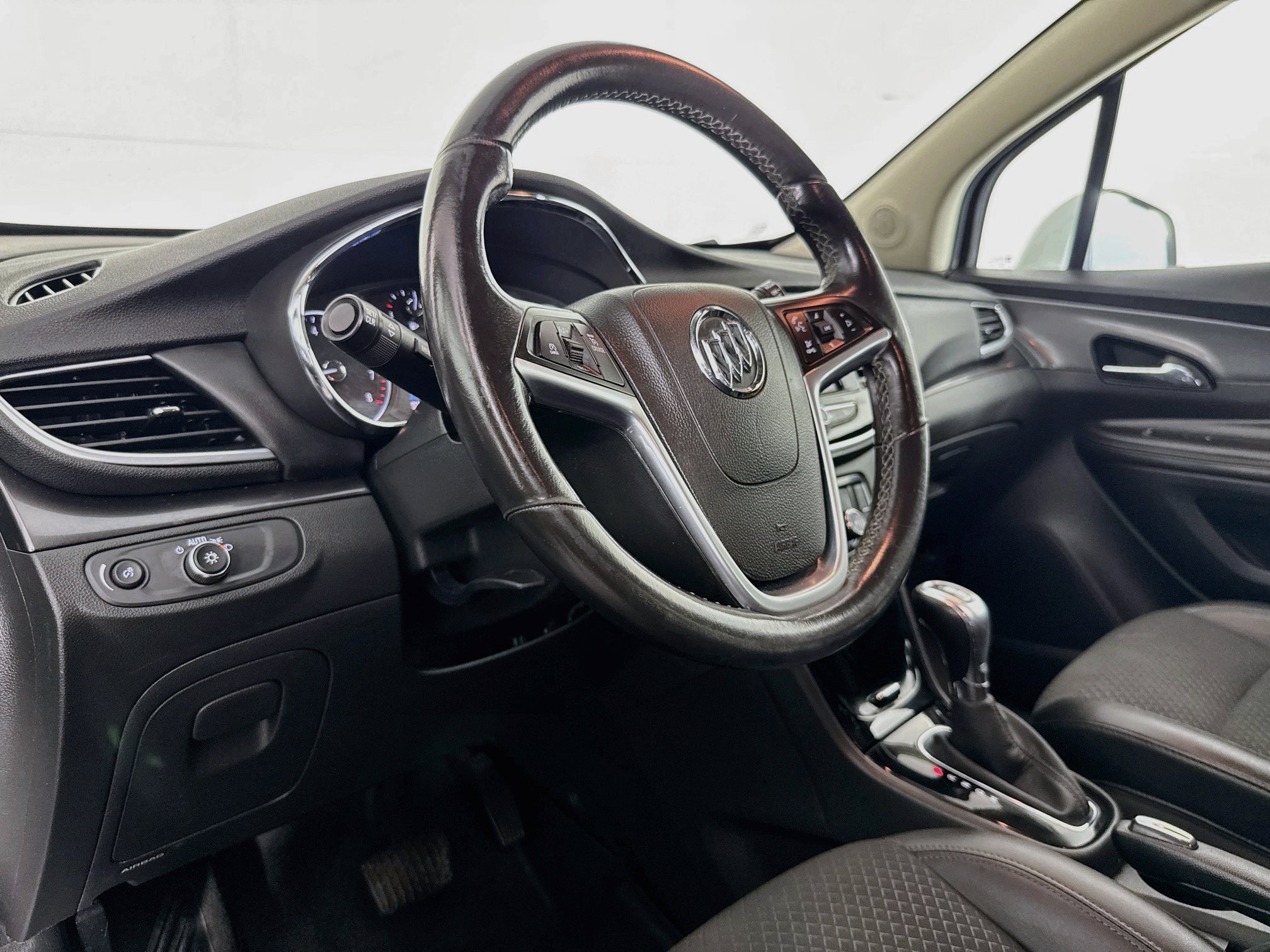 Used 2022 Buick Encore Preferred w/ Safety Package AWD/4WD image 21