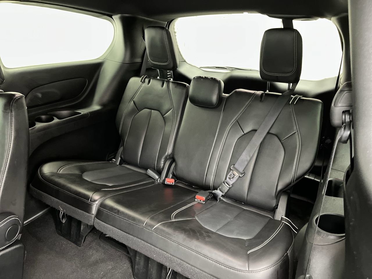 Used 2025 Chrysler Pacifica Select image 12