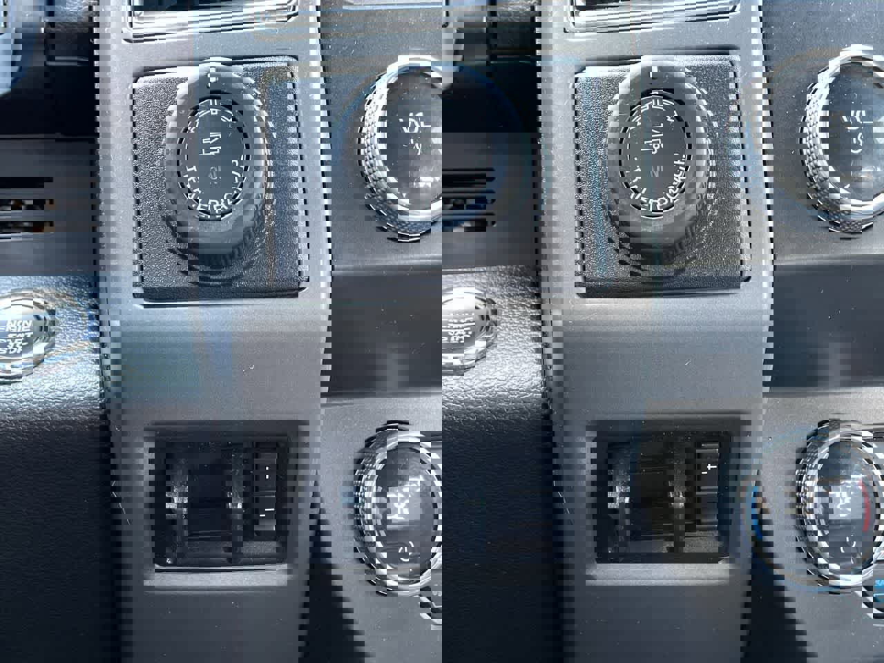 Used 2021 Ford Expedition Max XLT image 29