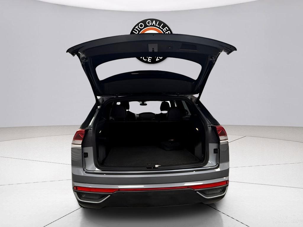 Used 2022 Volkswagen Atlas Cross Sport SE w/ Panoramic Sunroof Package FWD image 30