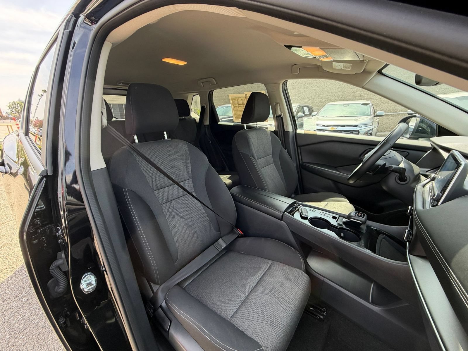 Used 2025 Nissan Rogue SV FWD image 38