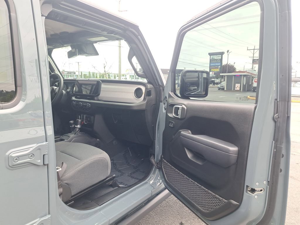 Used 2024 Jeep Gladiator Sport AWD/4WD image 16