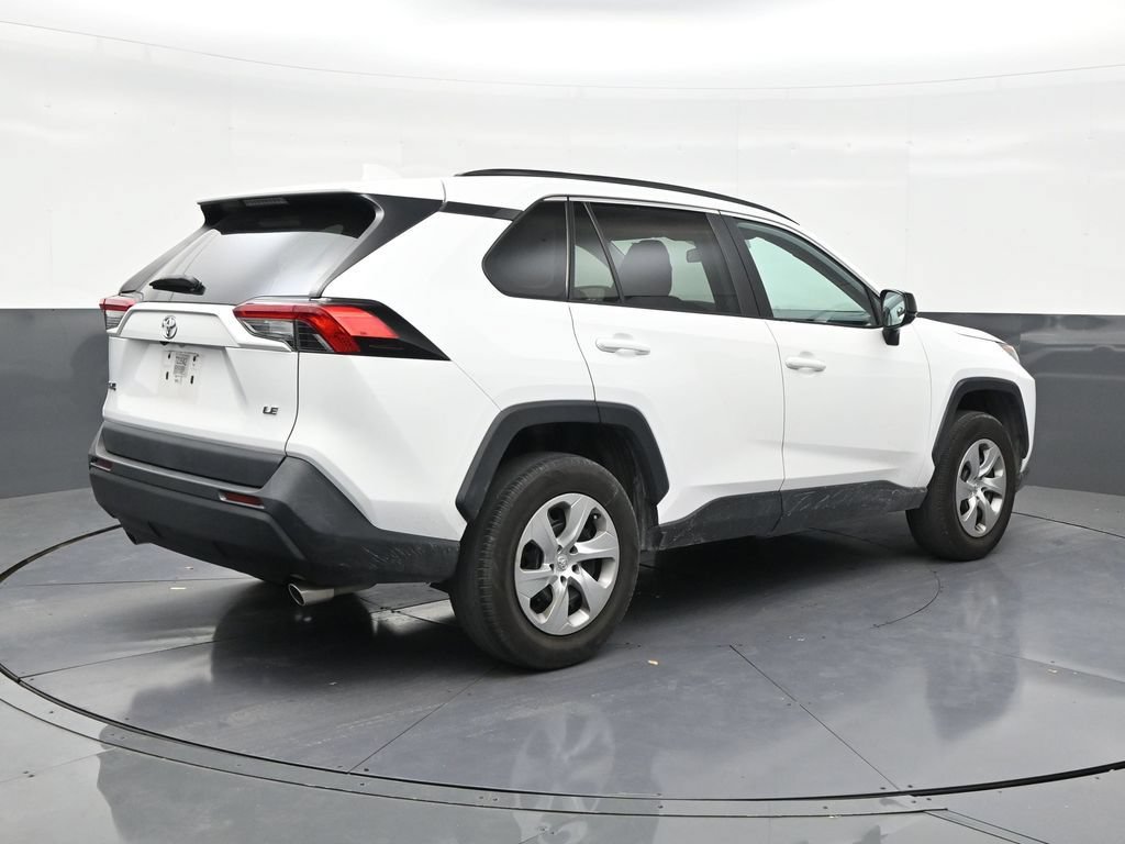 Used 2020 Toyota RAV4 LE FWD image 5