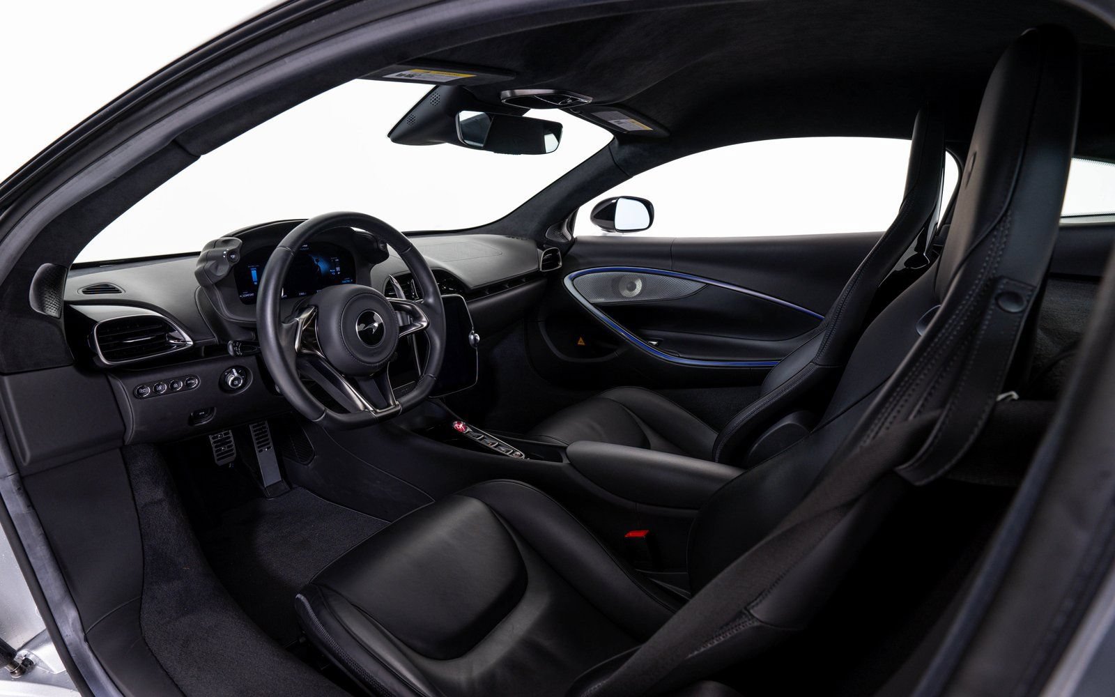 Used 2023 McLaren Artura RWD image 16