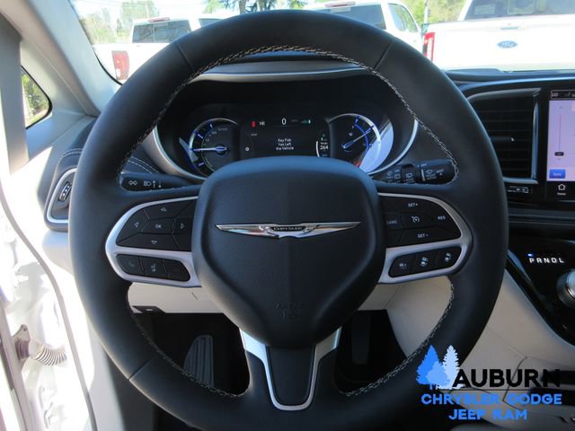 Used 2022 Chrysler Pacifica Touring-L image 14