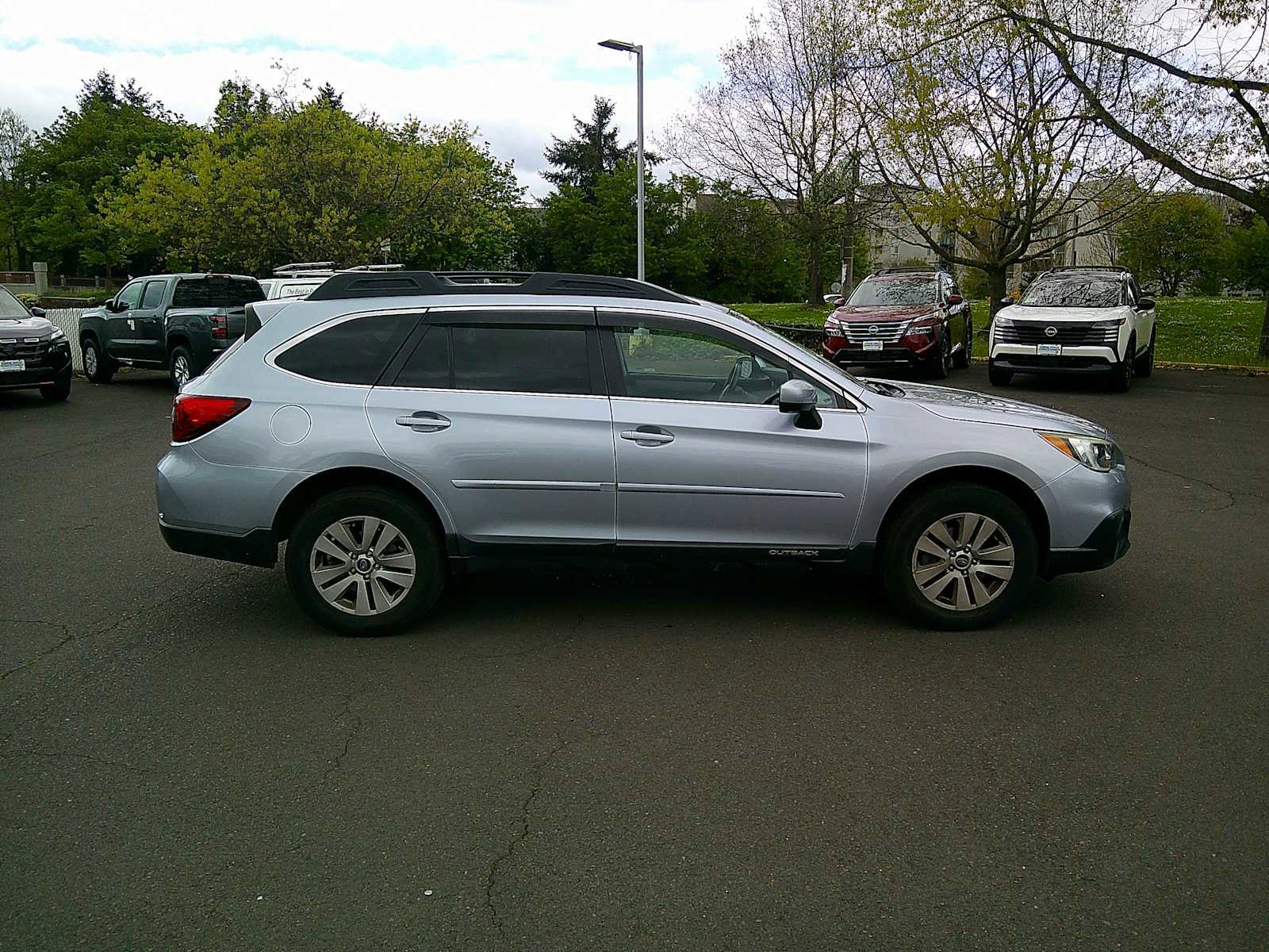 Used 2017 Subaru Outback 2.5i Premium image 6